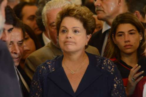 Dilma rejeita ter cometido erros na condução da economia e reclama de pessimismo