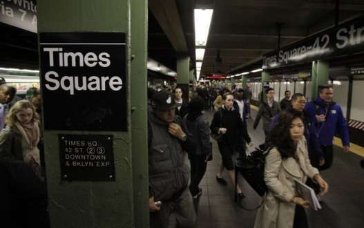EUA - Jovem morre atingida por metrô ao usar iPad