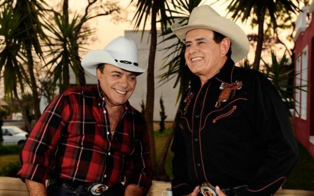E para fechar a programação cultural, a cidade recebe a dupla nacional Gino & Geno que se apresentará no palco montado na Praça da Matriz.