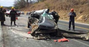 Segundo Polícia Rodoviária Federal (PRF), o motorista William Pereria da Silva de 24 anos e a passageira do carro Nair Pereria da Silva de 42 anos, morreram na hora.