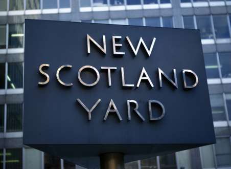 Após ter admitido que cometeu o crime, o britânico está sendo julgado na cidade. Apesar disso, ele não se declarou “insano”.