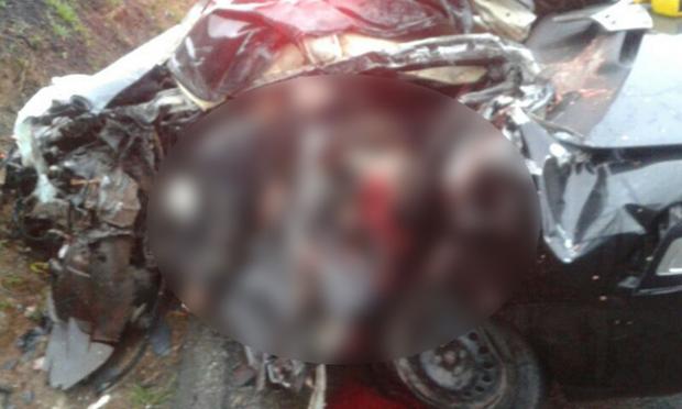 Três pessoas morreram e duas ficaram gravemente feridas em um acidente ocorrido na manhã desta sexta-feira (11) na BR-381, em João Monlevade, região Central de Minas. 