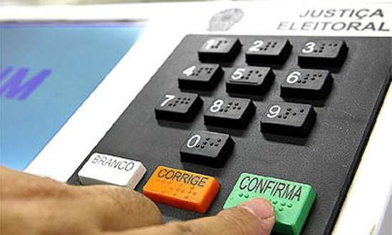 Caso eleitos, os padres políticos seguirão sem poder celebrar missas