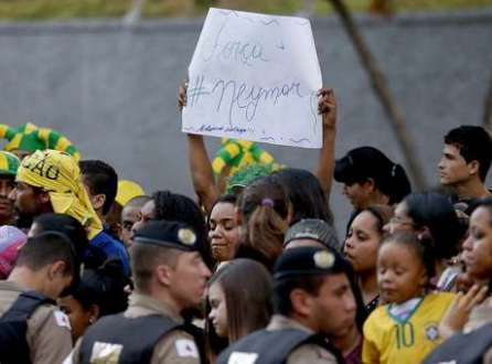 Centenas de torcedores receberam a Seleção Brasileira na capital mineira