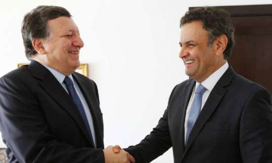 Segundo Aécio, Durão Barroso (esquerda) estaria tentando antecipar entendimentos com o Mercosul