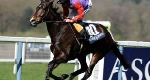 Estimate, montada por Ryan Moore, venceu a Ascot Gold Cup 2013; foi a primeira vitória de uma montaria da realeza vigente em uma competição na Inglaterra