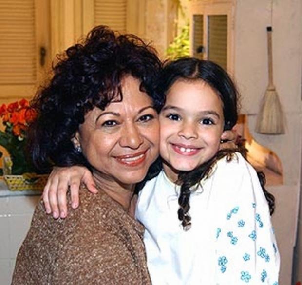 Foto de Manoelita Lustosa, em 2003, com Bruna Marquezine, quando a atriz interpretava avó da menina