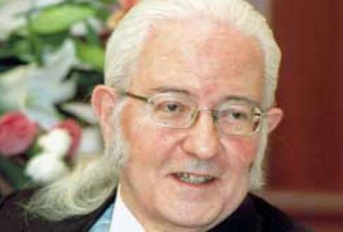 Astrônomo Ronaldo Mourão morre no Rio de Janeiro aos 79 anos.