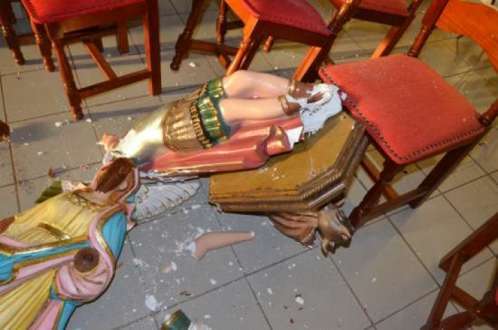 MG - Homem invade igreja e destrói imagens de santos