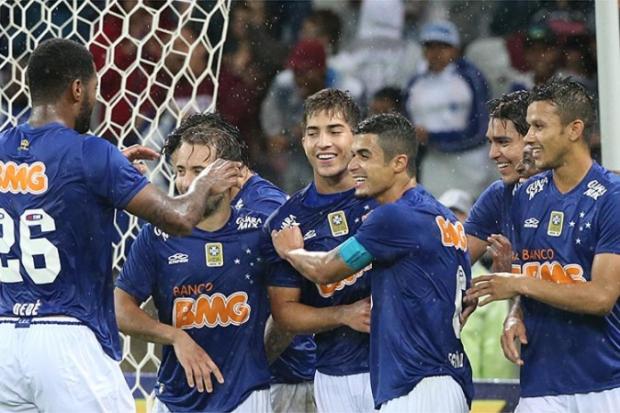 Brasileirão 2014 - Cruzeiro atropela o Figueirense e continua líder isolado do Campeonato Brasileiro