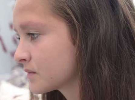 A alergia ao procedimento acabou com a diversão dela e da família na viagem à Grécia