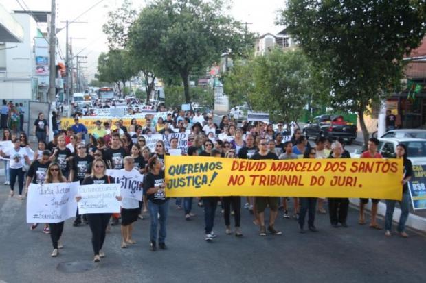 Manifestantes pediram julgamento e a desmilitarização do policial