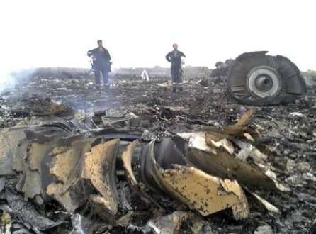 Avião da Malaysia Airlines caiu na Ucrânia com 295 pessoas à bordo