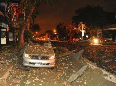 Danos se espalharam por várias ruas da cidade de Kaohsiung, informou a Xinhua