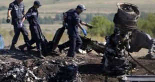 Europa - Especialistas holandeses analisam corpos de vítimas do MH17