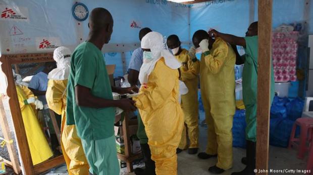 O médico trabalhava no hospital John F. Kennedy de Monróvia, um dos grandes centros de tratamento e isolamento para doentes de ebola no país