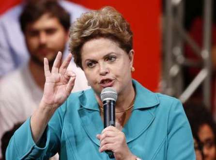 Em campanha pela reeleição à presidência da república, Dilma Rousseff (PT) discursou em São Paulo para estudantes ao lado do candidato petista ao governo do estado, Alexandre Padilha