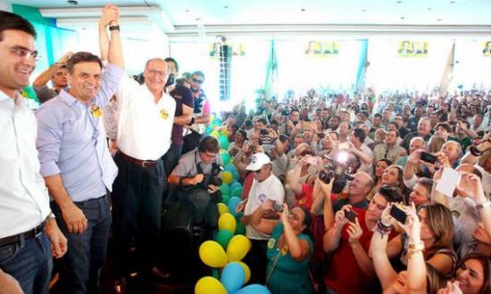Aécio visitou a cidade de São José do Rio Preto. Ele defendeu a coerência de seu programa de governo.