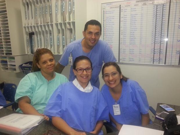Segundo os enfermeiros Adriane Neves, Ariadna Pereira Soares e Flávio Denison, o tratamento do câncer torna o acesso periférico cada vez mais difícil, pois a quimioterapia provoca o ressecamento das veias. 
