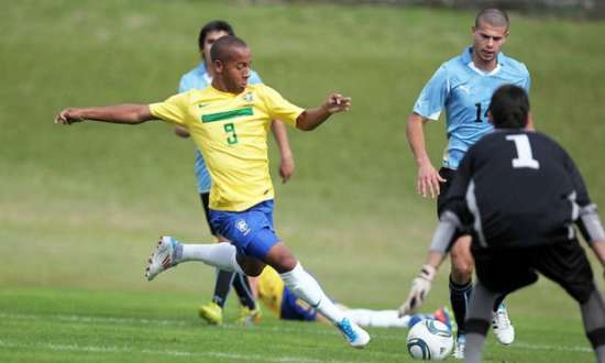 Ademilson terá de se apresentar nesta semana ao técnico Alexandre Gallo
