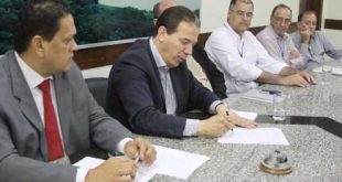Montes Claros - Taxa de resíduos sólidos de Montes Claros é legal, diz prefeito durante coletiva á imprensa