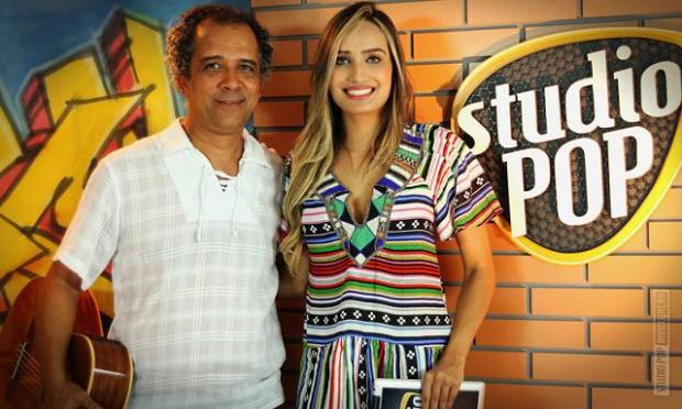 Jukita Queiroz, cantor e compositor também estará no Studio Pop. Aqui, com Laís Crisostomo