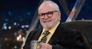 O apresentador e humorista Jô Soares, 76, segue internado no Hospital Sírio-Libanês, em São Paulo, vítima de pneumonia
