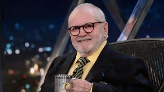 O apresentador e humorista Jô Soares, 76, segue internado no Hospital Sírio-Libanês, em São Paulo, vítima de pneumonia