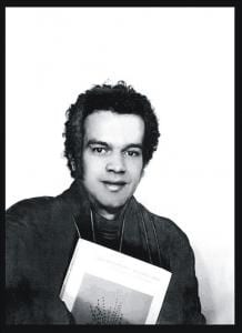 Artista plástica e escritora, Felicidade afirma que o livro já estava escrito há muito tempo. "Este livro conta a história do grande artista montes-clarense Raymundo Colares.
