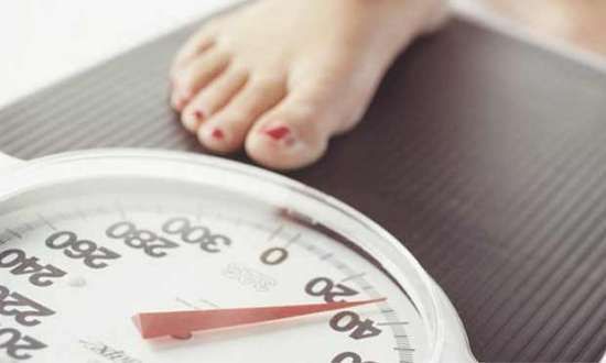 Especialistas aconselham dietas para emagrecer, mas com apoio de amigos ou profissionais