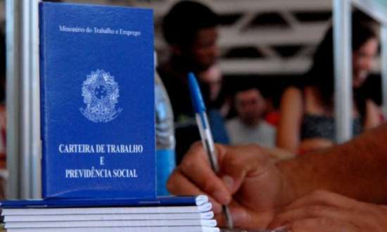 Ministro do Trabalho e Emprego, Manoel Dias, acredita que a geração de empregos no país voltará a crescer até o final de 2014.