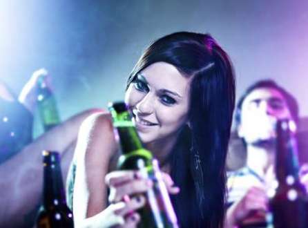 Sentimentos como culpa e remorso são inibidos pelo consumo de álcool, diz estudo