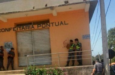 Criminoso faz reféns dentro de pararia em Guarapari (Foto: Foto Leitor/ A Gazeta)