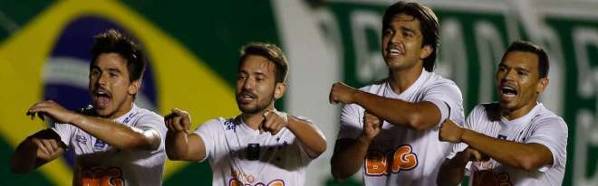 Brasileirão 2014 - Cruzeiro bate Goiás e abre sete pontos de vantagem na ponta