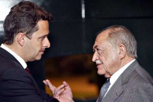 O candidato do PSB à Presidência, Eduardo Campos, será enterrado no mesmo túmulo do avô, o ex-governador de Pernambuco Miguel Arraes (1916-2005).