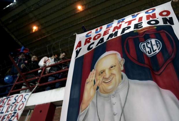 Torcedores do San Lorenzo levaram faixa do Papa para arquibancada