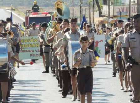 Para acabar com a violência, o governo estadual de Goiás 'militarizou' as escolas mais problemáticas