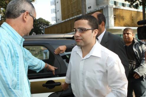 Ex-policial é condenado a 12 anos de prisão pela morte de jornalista Rodrigo Neto