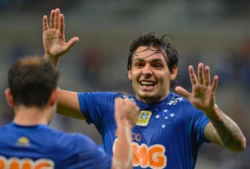 Goulart e Everton Ribeiro, dupla que foi destaque atuando junta em 2013, foram convocados