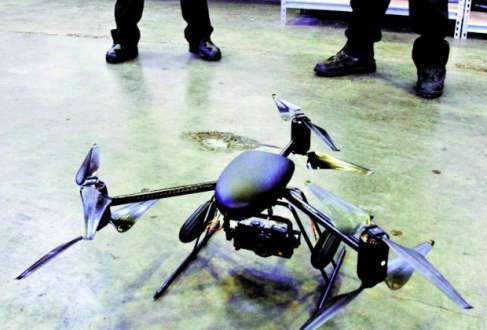 Vigilância. Drones como o Draganflyer X6 é usado pela polícia nos Estados Unidos