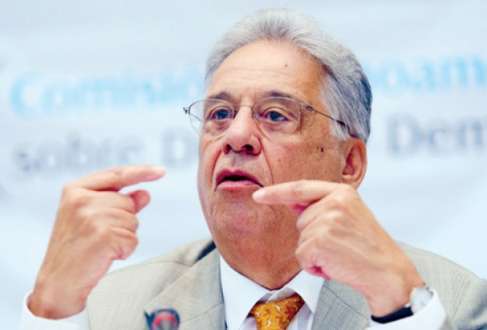 Antes da declaração do FHC, o senador e candidato Aécio Neves havia ironizado a ideia de Marina governar com a eventual colaboração dos ex-presidentes