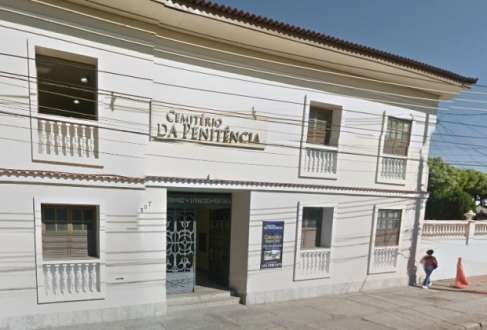 Crianças têm aula diferente em cemitério histórico no Rio de Janeiro