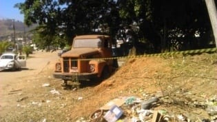 MG - Corpo de mulher é encontrado nu embaixo de caminhão