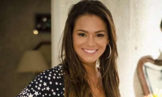 Após término com Neymar, Bruna Marquezine busca apoio em igreja evangélica