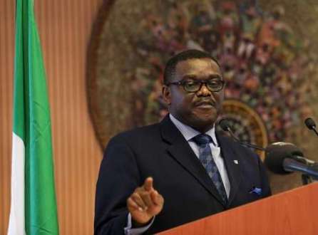 Ministro da Saúde da Nigéria, Onyebuchi Chukwu, fala sobre o surto de Ebola a diplomatas em Abuja. 07/08/2014