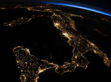 Imagem mostra a Itália e a Ilha da Sicília