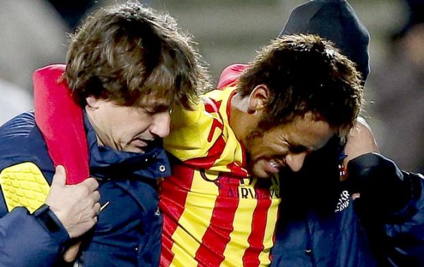 Lesão no tornozelo tira Neymar da estreia do Barcelona no Campeonato Espanhol
