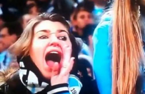 torcedora do Grêmio Patrícia Moreira deixou o anonimato ao ser flagrada pelas câmeras do canal fechado “ESPN” chamando de “macaco” o goleiro Aranha, do Santos