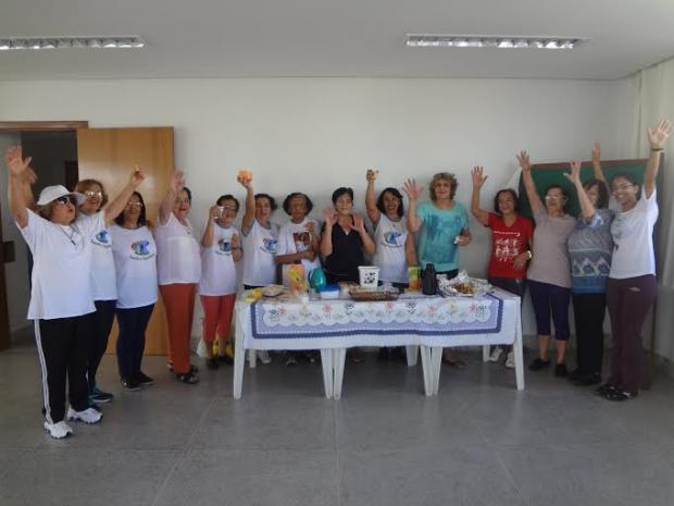 Montes Claros - Grupo de idosos se reúne no Salão Paroquial da Catedral para a prática de atividades físicas