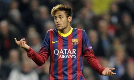 O atacante Neymar iniciou, nesta segunda-feira, tratamento contra a lesão sofrida no último domingo
